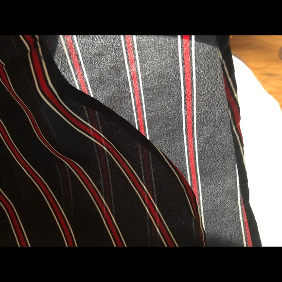 Sleeveless red white and blue blouse - Picture 5 of 8